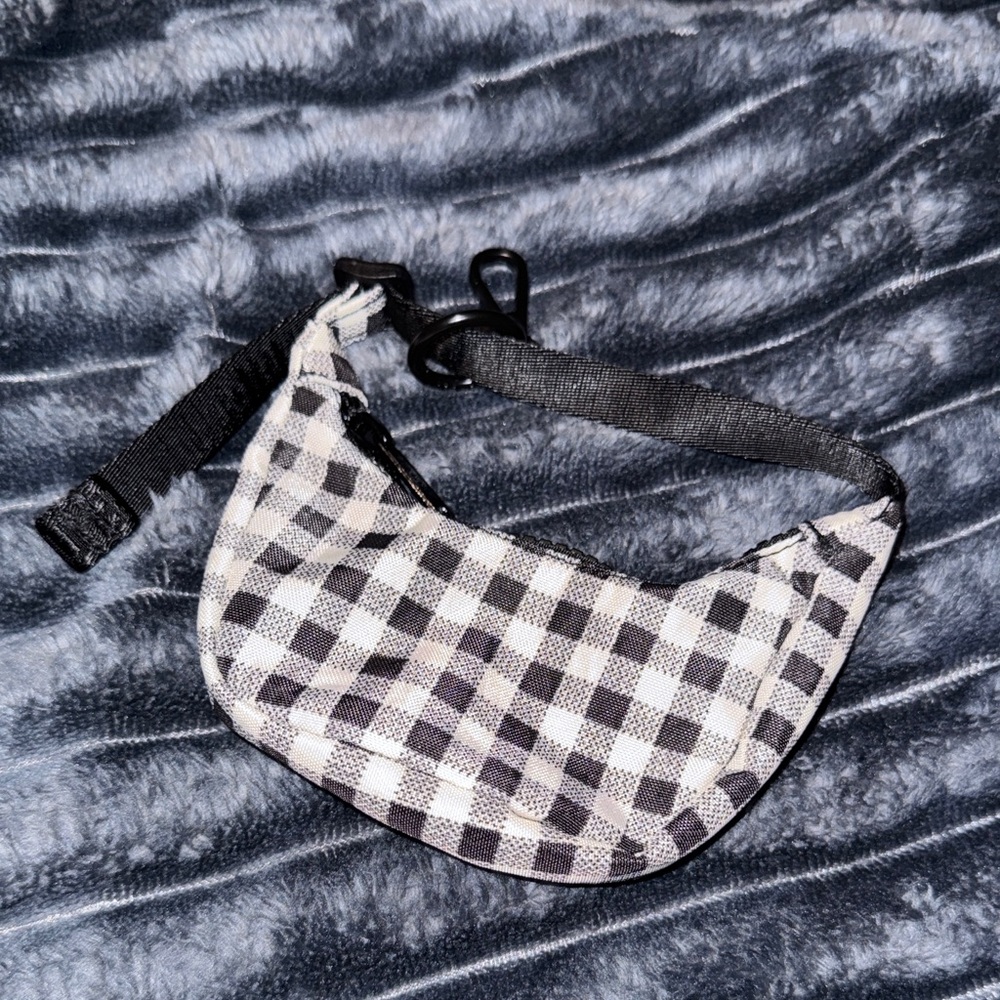 BAGGU Crescent Bag Charm (Black & White Gingham)